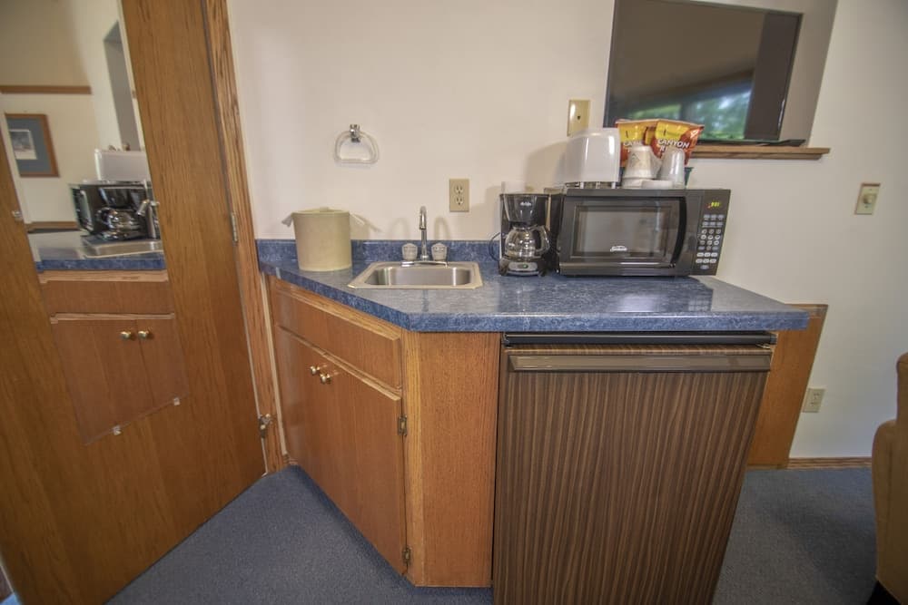 Ridges Inn & Suites interior in Baileys Harbor, WI — gallery photo 2