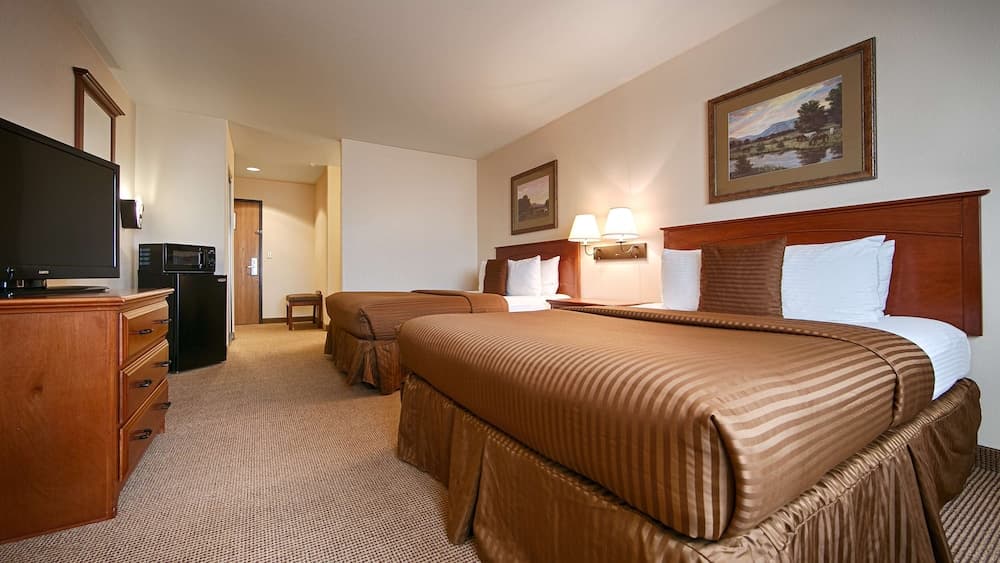 Best Western Territorial Inn & Suites property views in Bloomfield, NM — gallery photo 3