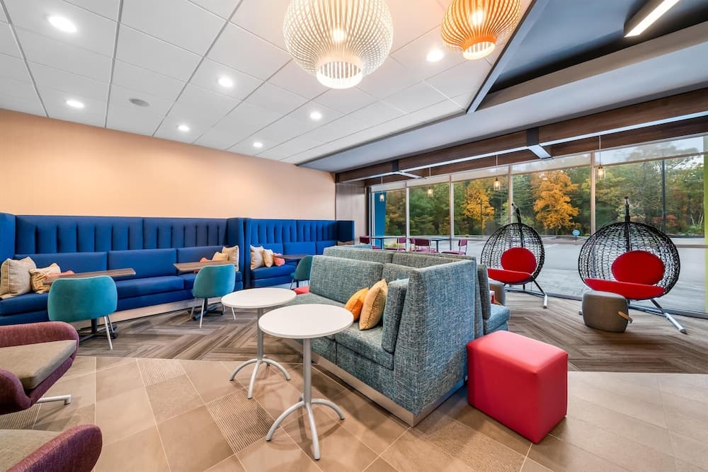 Tru By Hilton Brockton interior in Brockton, MA — gallery photo 2