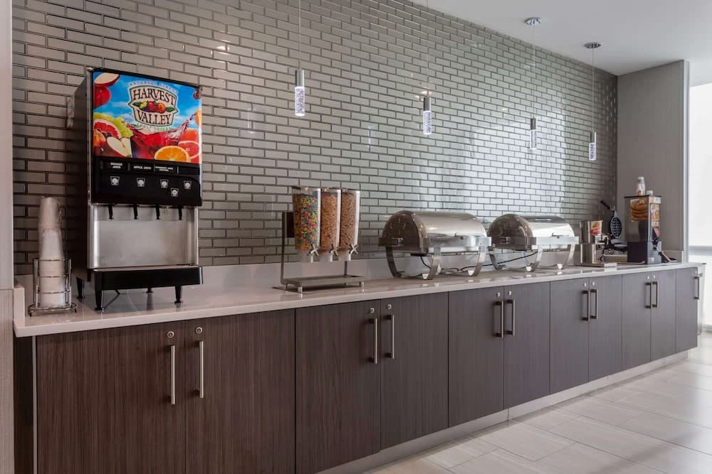 La Quinta Inn & Suites by Wyndham Shorewood gallery photo in Joliet, IL — image 30
