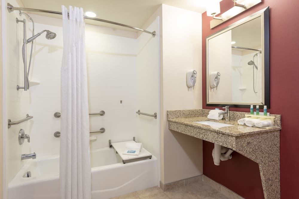 Holiday Inn Express Hotel & Suites New Philadelphia by IHG gallery photo in New Philadelphia, OH — image 44