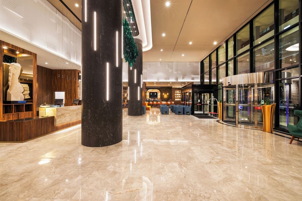 Hotel Riu Plaza Chicago interior in Chicago, IL — gallery photo 2