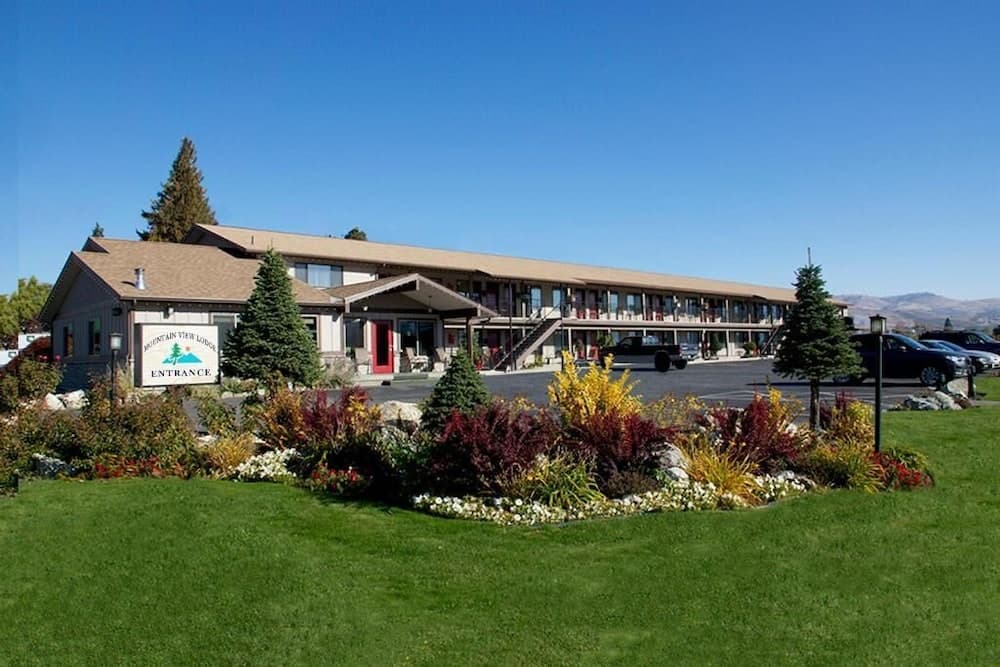 Mountain View Lodge and Resort featured exterior or lobby in Manson, WA — similar hotel