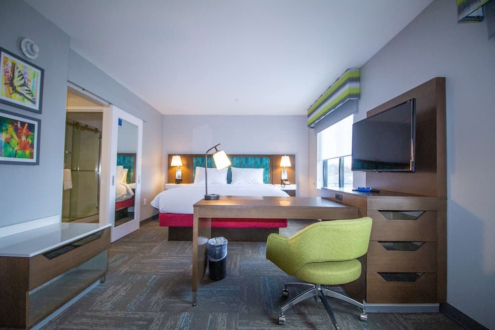 Hampton Inn & Suites North Attleboro interior in North Attleboro — gallery photo 2