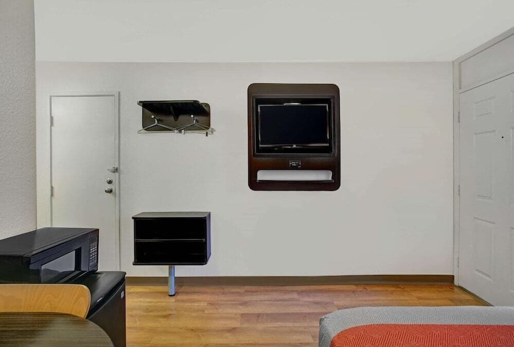 Super 8 by Wyndham Santa Clara interior in Santa Clara, CA — gallery photo 2