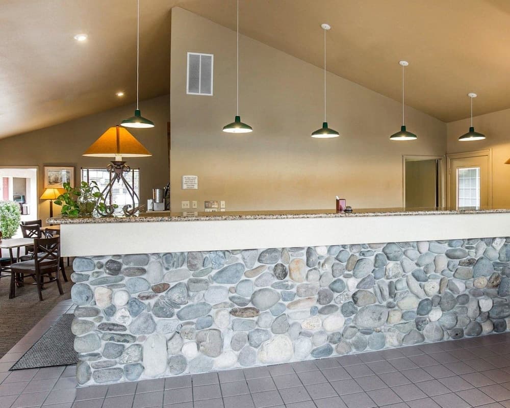 Quality Inn & Suites Minden interior in Minden, NV — gallery photo 2
