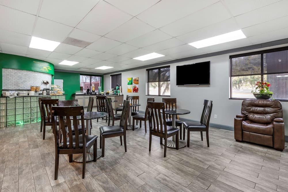 Quality Inn & Suites Ft. Jackson Maingate property views in Columbia, SC — gallery photo 3