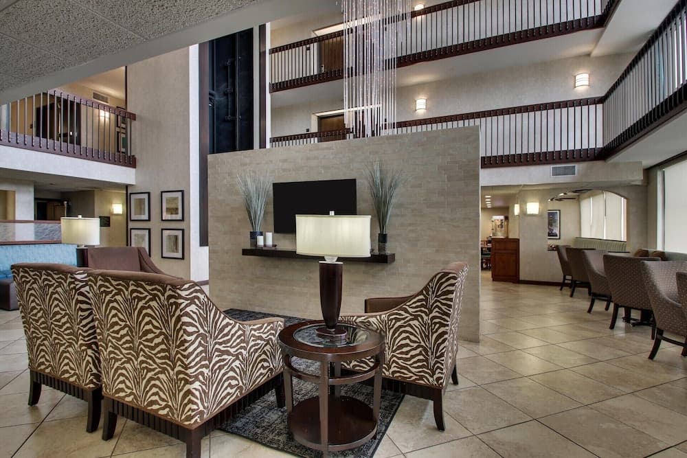 Sonesta Essential Houston Hobby Airport interior in Houston, TX — gallery photo 2
