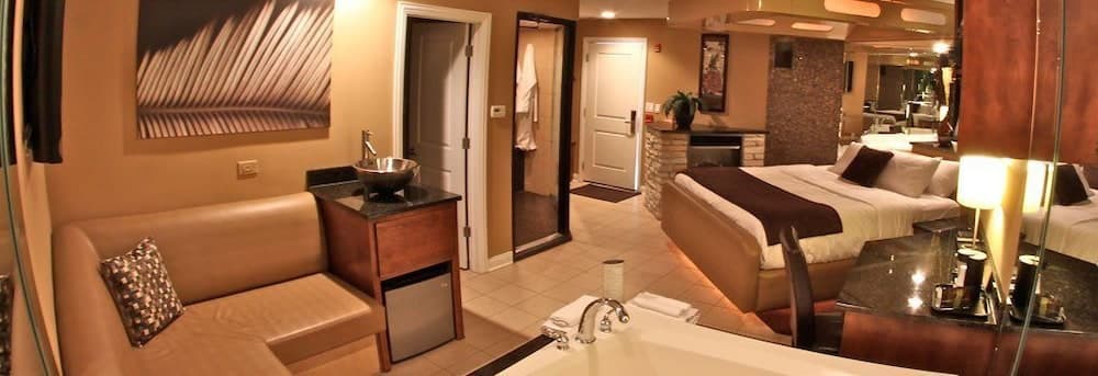 The Champagne Lodge & Luxury Suites property views in Willowbrook, IL — gallery photo 3