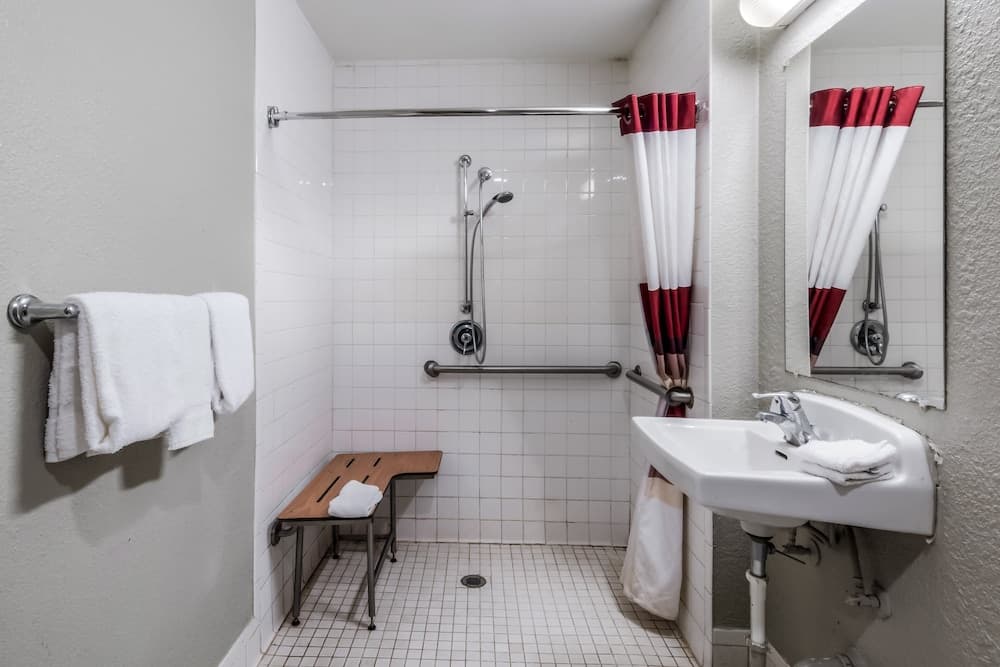 Econo Lodge Vallejo Fairgrounds property views in Vallejo, CA — gallery photo 3
