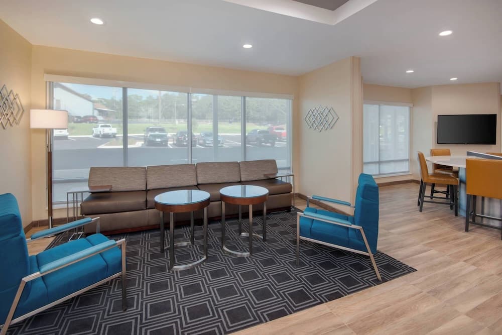 TownePlace Suites by Marriott Niceville Eglin AFB Area interior in Niceville, FL — gallery photo 2
