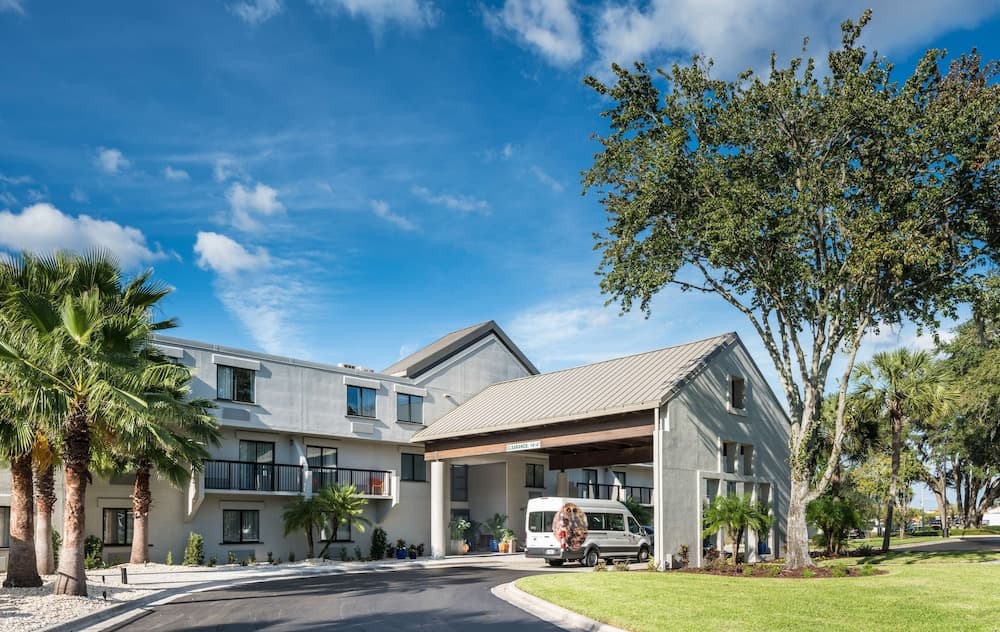 DoubleTree by Hilton Gainesville featured exterior or lobby in Gainesville, FL — similar hotel