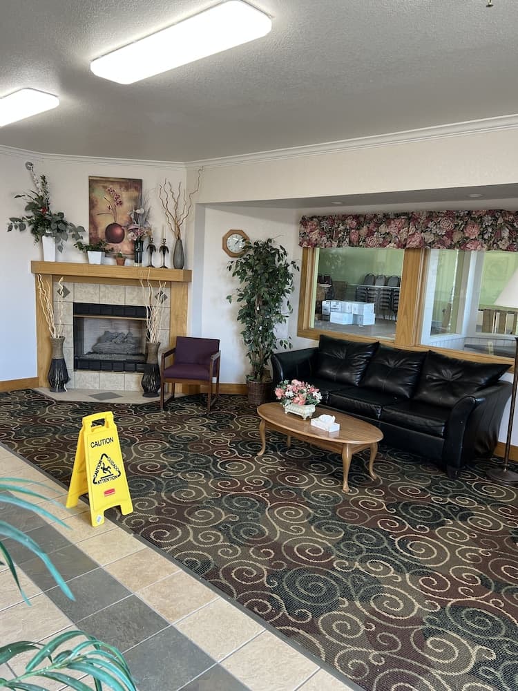 Express Inn & Suites interior in Decatur, IN — gallery photo 2