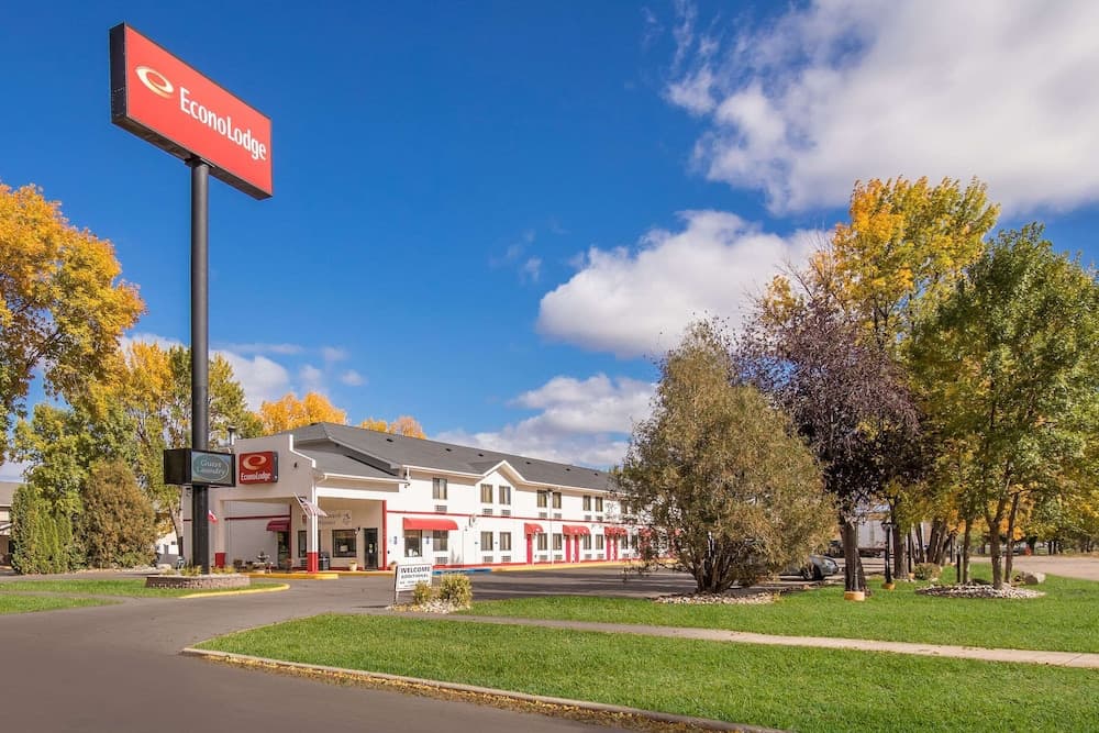 Econo Lodge Grand Forks near University featured exterior or lobby in Grand Forks, ND — similar hotel