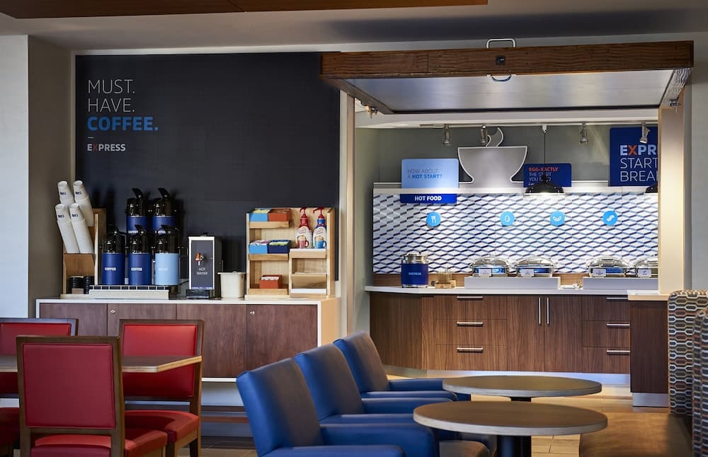 Holiday Inn Express & Suites Detroit Dearborn by IHG gallery photo in Dearborn, MI — image 64