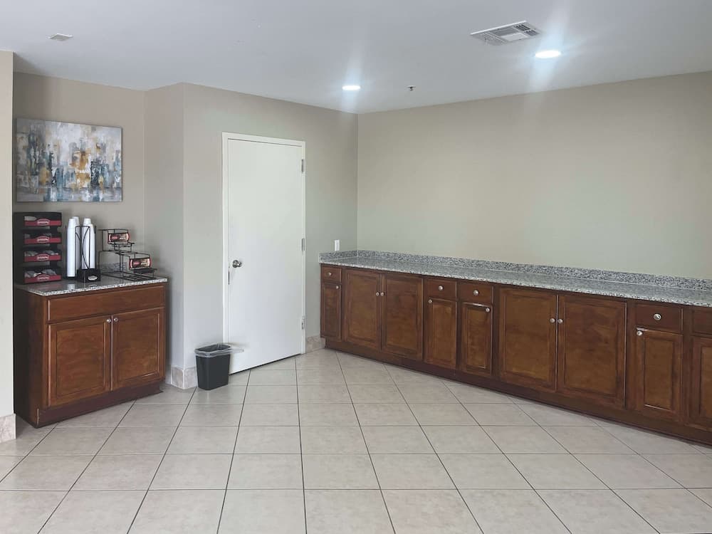 Motel 6 Houma, LA interior in Houma, LA — gallery photo 2