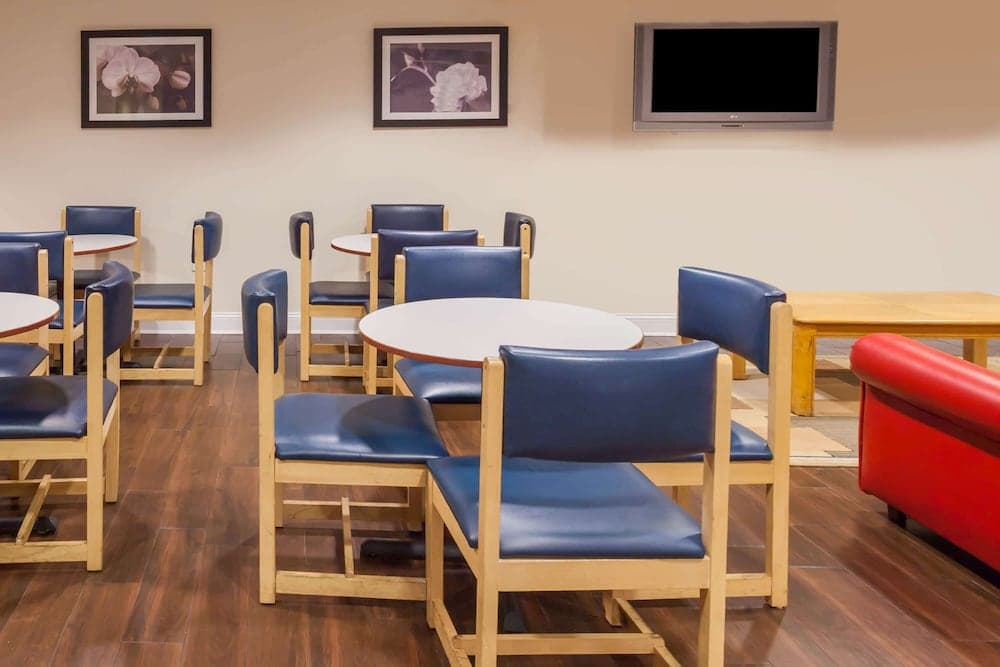 Microtel Inn & Suites by Wyndham Conyers/Atlanta Area interior in Conyers, GA — gallery photo 2