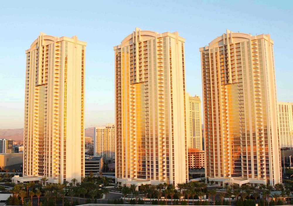 Jet Luxury Resorts @ The Signature Condo Hotel featured exterior or lobby in Las Vegas, NV — similar hotel