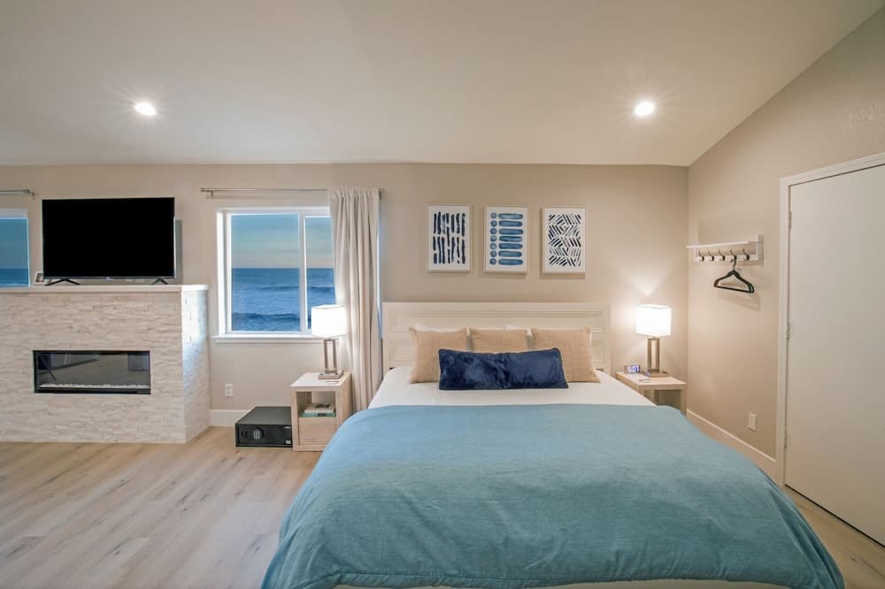 Black Sands Inn property views in Shelter Cove, CA — gallery photo 3