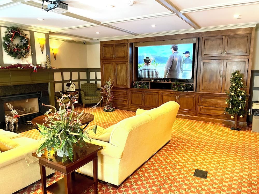 Seneca interior in Snowshoe — gallery photo 2
