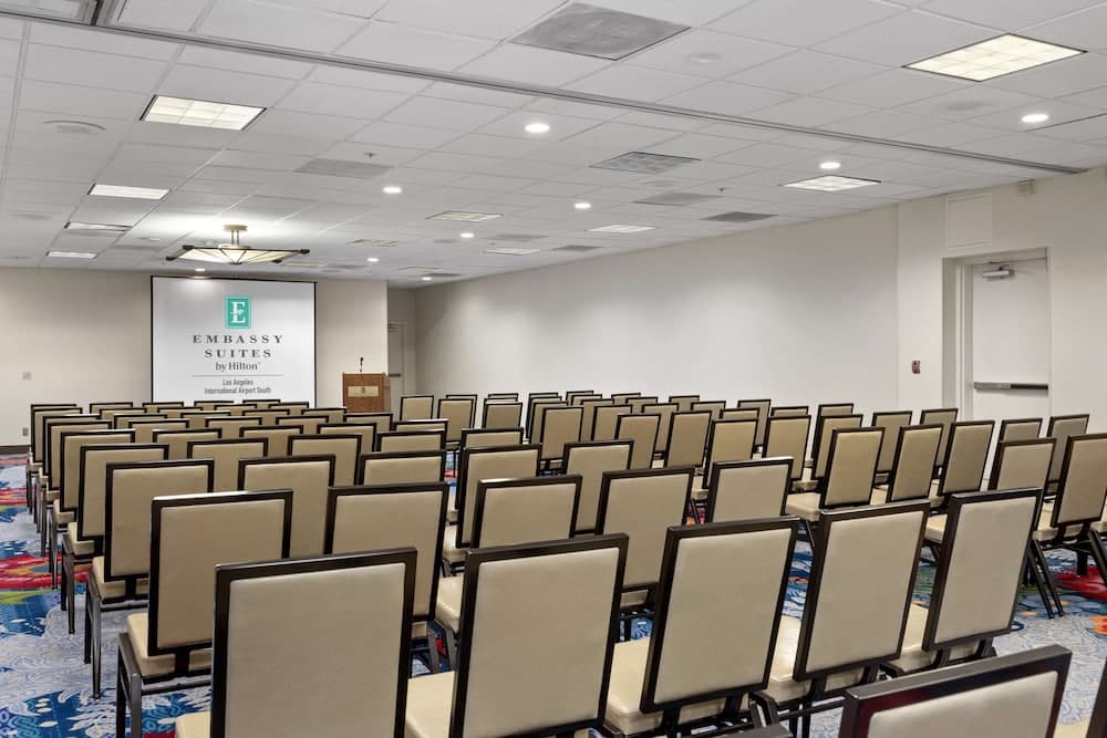 Embassy Suites by Hilton Los Angeles LAX South/El Segundo interior in El Segundo, CA — gallery photo 2