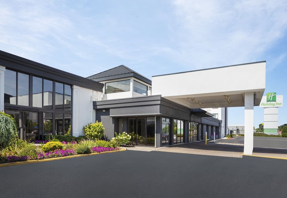 Holiday Inn Hasbrouck Heights-Meadowlands by IHG featured exterior or lobby in Hasbrouck Heights, NJ — similar hotel