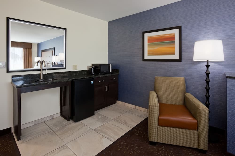 Holiday Inn Express & Suites Davenport by IHG gallery photo in Davenport, IA — image 30