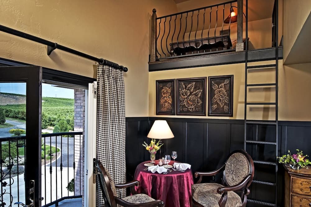 Cameo Heights Mansion property views in Touchet, WA — gallery photo 3