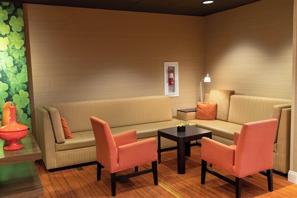 Courtyard by Marriott Erie interior in Erie, PA — gallery photo 2