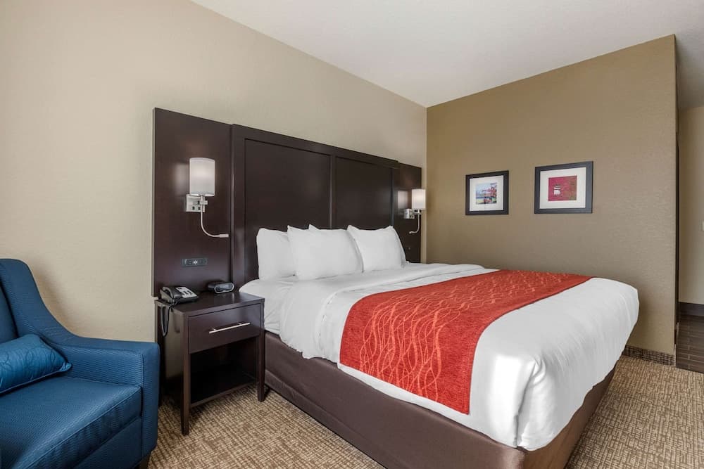 Comfort Inn & Suites Cedar Rapids CID Eastern Iowa Airport interior in Cedar Rapids, IA — gallery photo 2