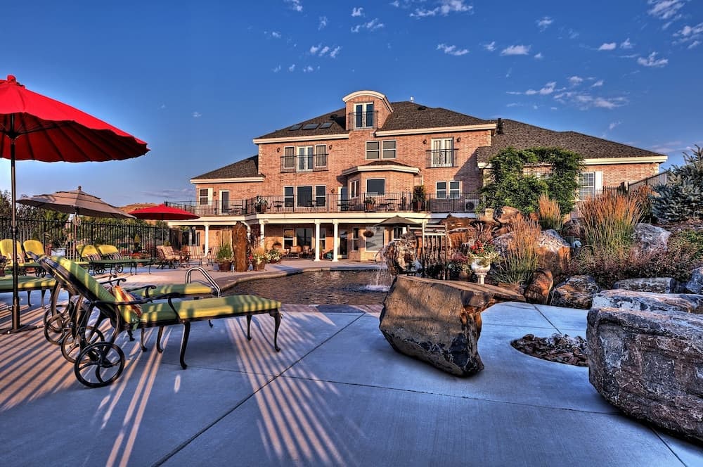 Cameo Heights Mansion featured exterior or lobby in Touchet, WA — similar hotel
