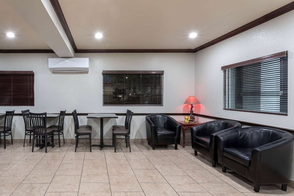 Super 8 by Wyndham Amarillo Central TX interior in Amarillo, TX — gallery photo 2