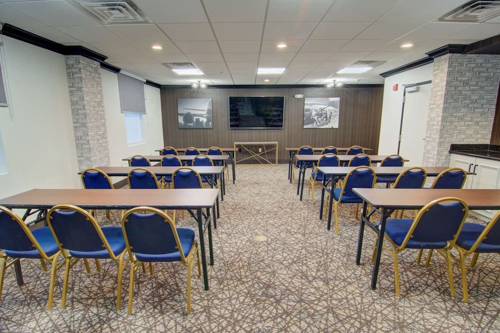 Comfort Suites Airport gallery photo in Newport News, VA — image 4