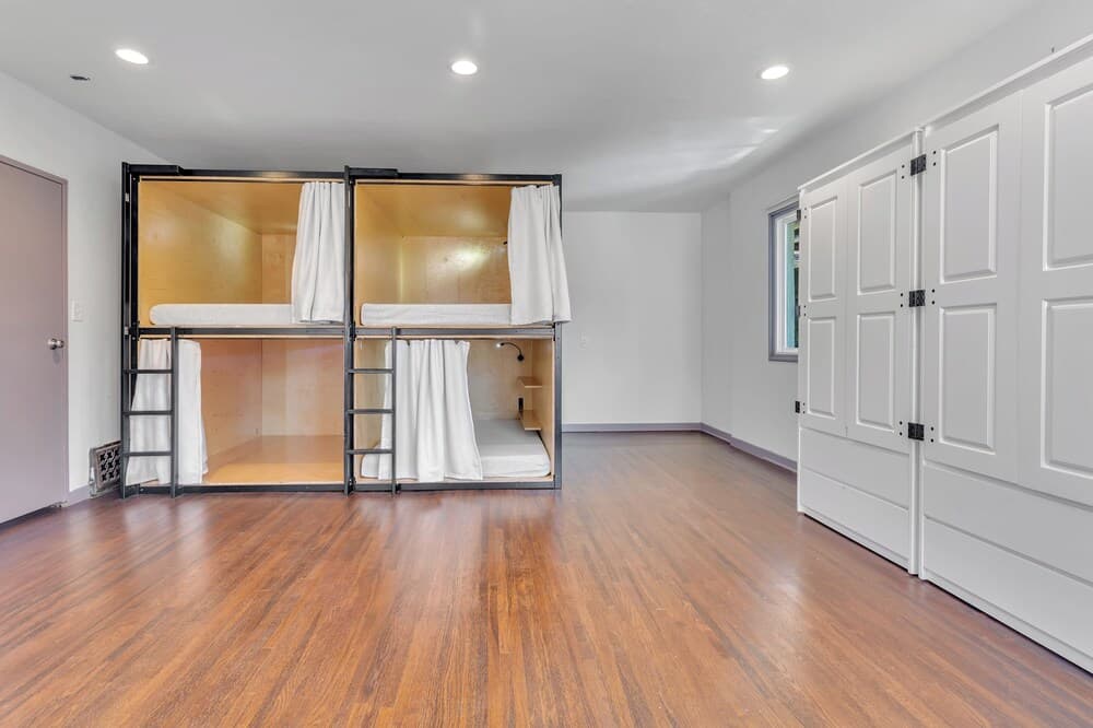 Westholme Park interior in Los Angeles, CA — gallery photo 2