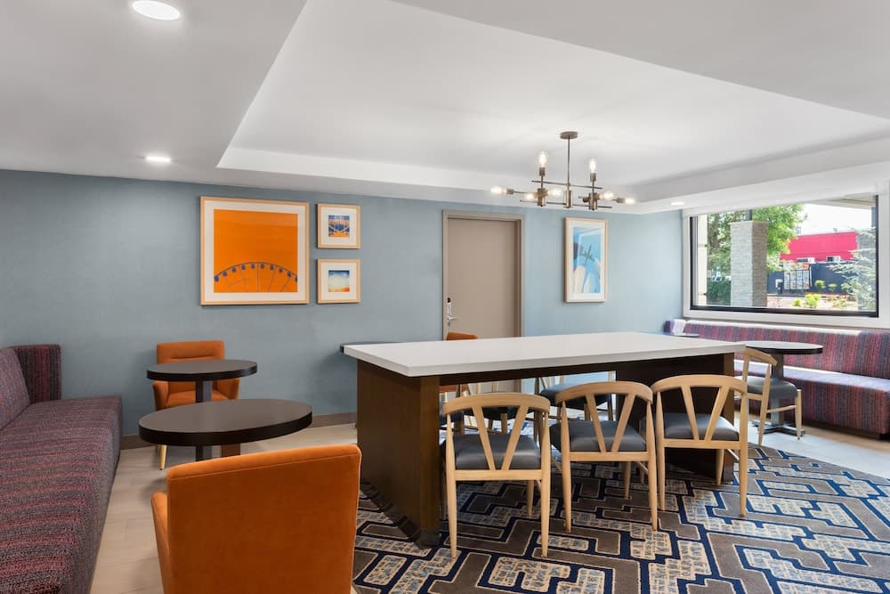Holiday Inn Express Atlanta Airport - North by IHG property views in College Park, GA — gallery photo 3