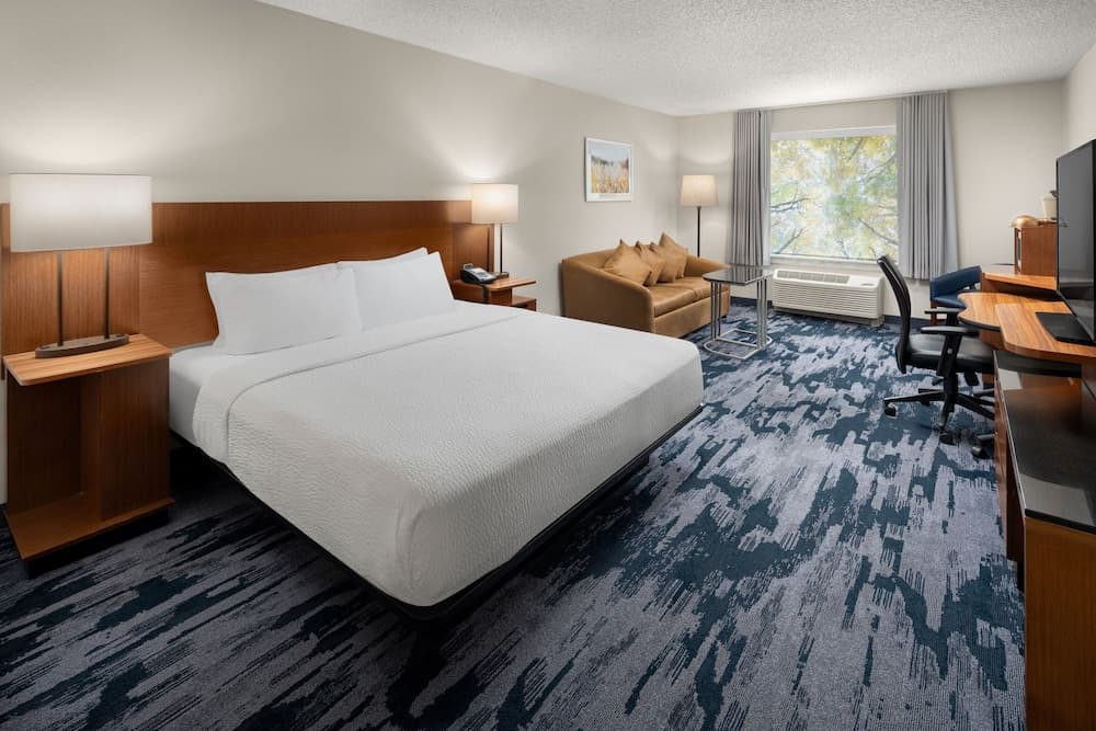 Fairfield Inn & Suites by Marriott Lake Oswego interior in Lake Oswego, OR — gallery photo 2