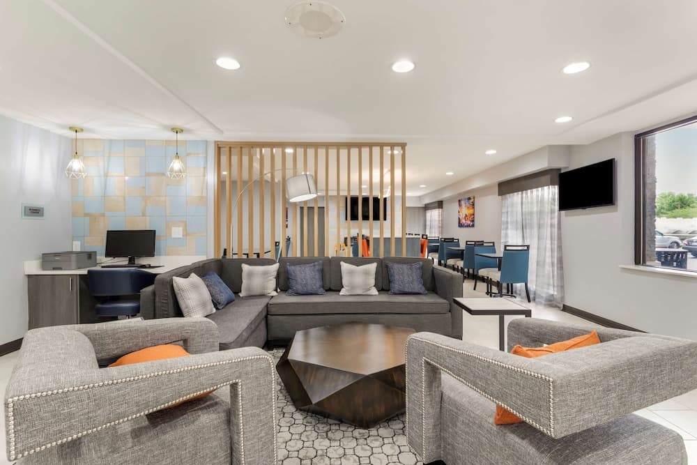 Best Western Plus Cleveland Inn & Suites interior in Cleveland, TN — gallery photo 2