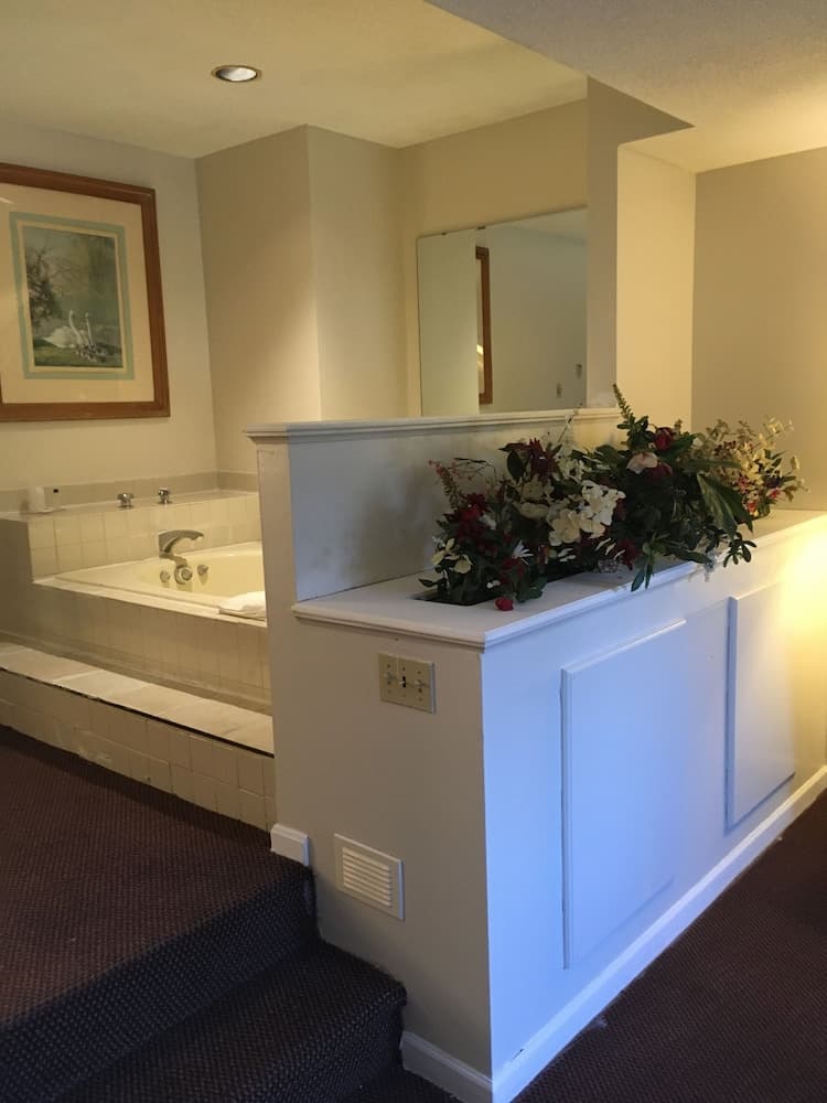 Gold Star Inn & Suites interior in Groton, CT — gallery photo 2