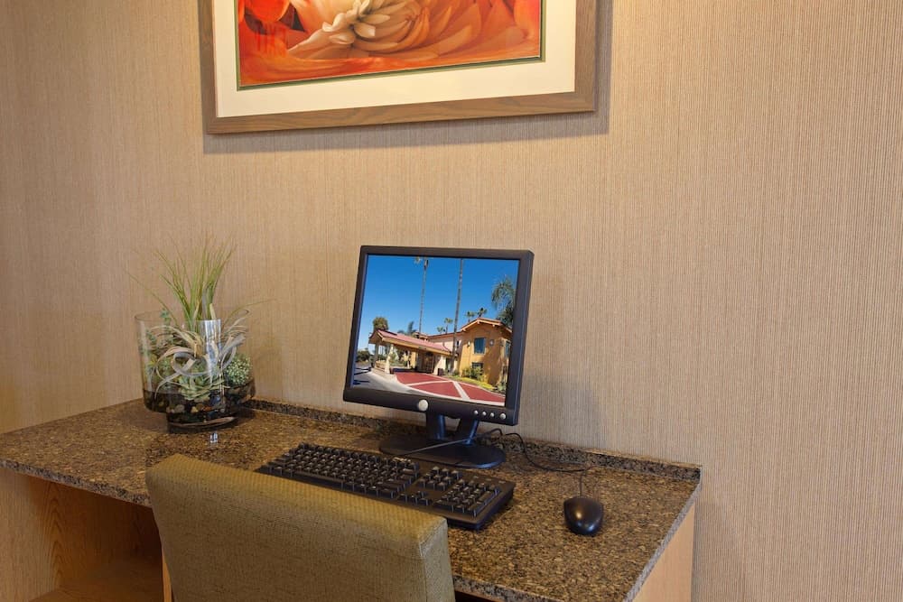 La Quinta Inn by Wyndham Costa Mesa / Newport Beach gallery photo in Costa Mesa, CA — image 32