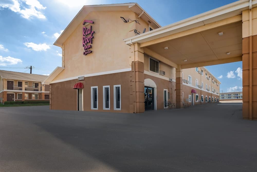 Red Roof Inn & Suites Denton gallery photo in Denton, TX — image 23
