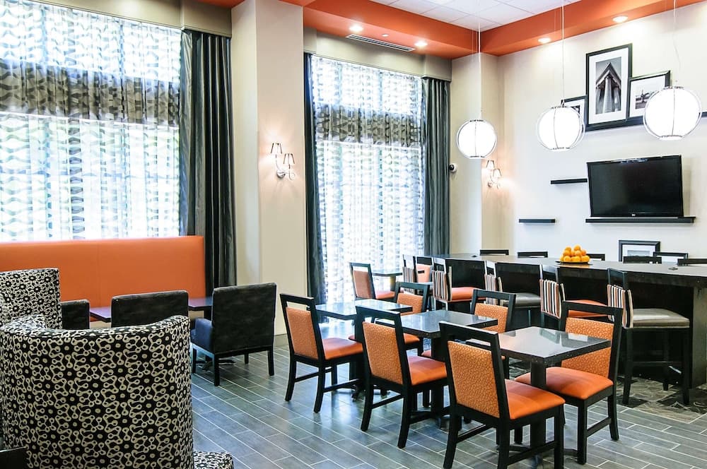 Hampton Inn Stafford/Quantico & Conference Center interior in Stafford, VA — gallery photo 2