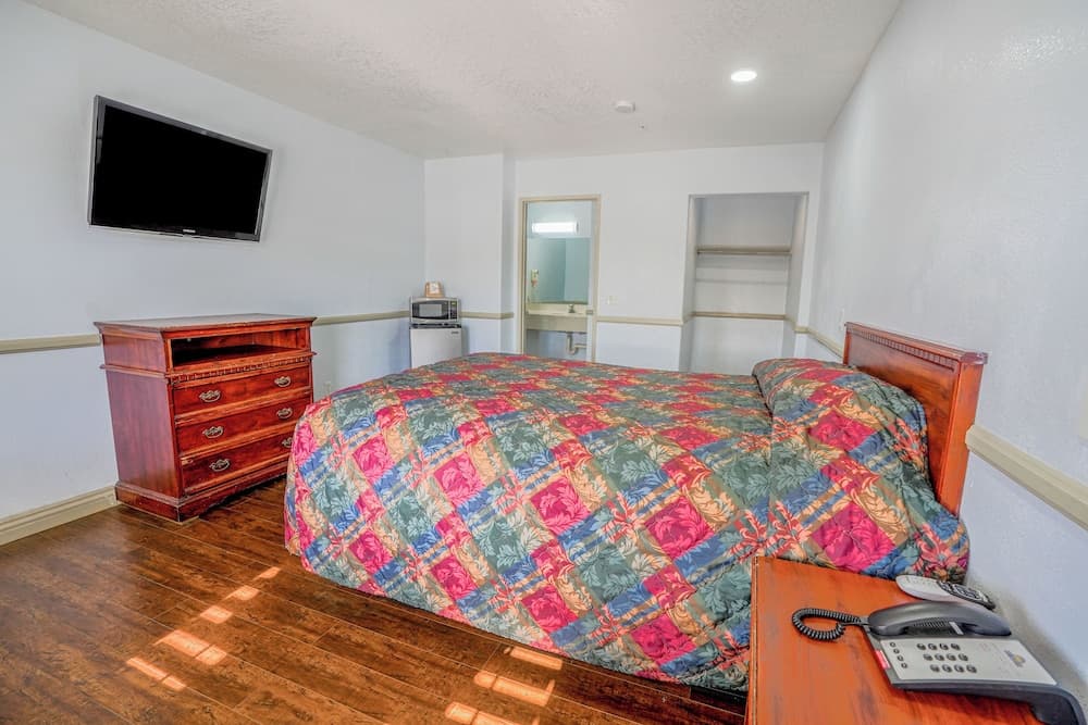 Day&Night Inn gallery photo in Hesperia, CA — image 15