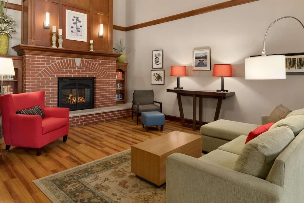 Country Inn & Suites by Radisson, Appleton North, WI interior in Little Chute, WI — gallery photo 2