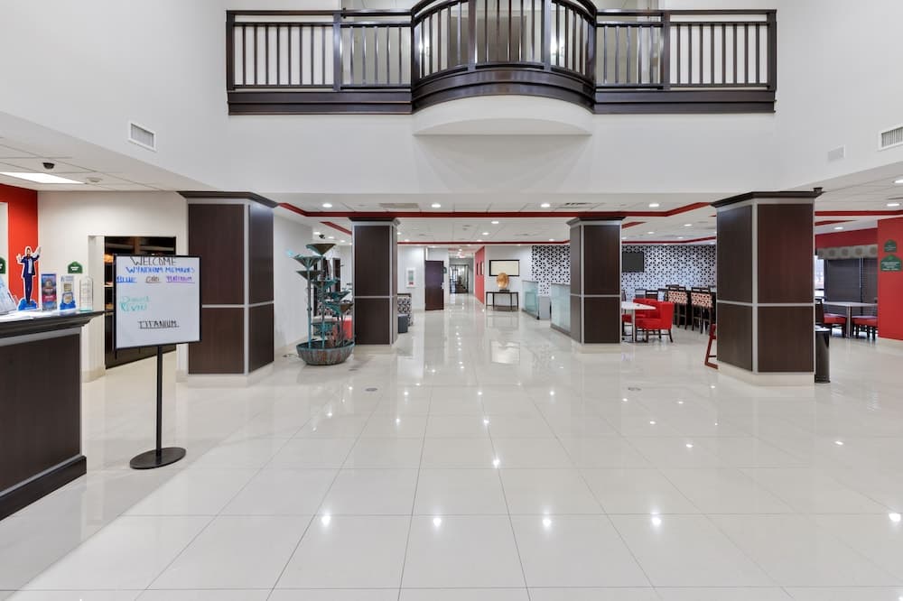 Wingate by Wyndham Lake Charles Casino Area interior in Lake Charles, LA — gallery photo 2