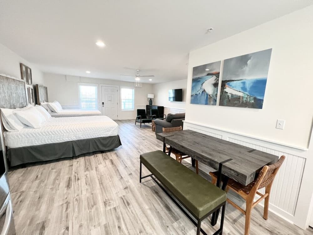 Saltwater Suites gallery photo in Holly Ridge, NC — image 42