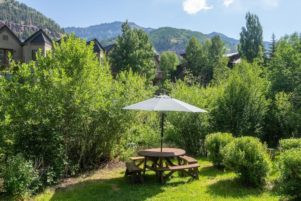 Mountainside Inn 404 1 Bedroom Hotel Room interior in Telluride, CO — gallery photo 2