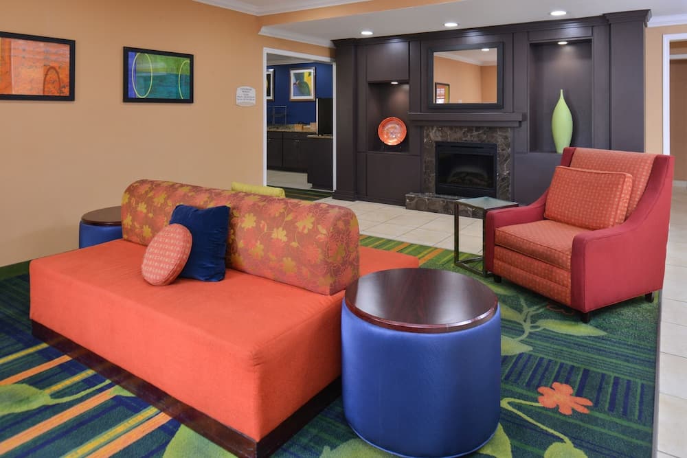 Fairfield Inn & Suites by Marriott Gulfport interior in Gulfport, MS — gallery photo 2
