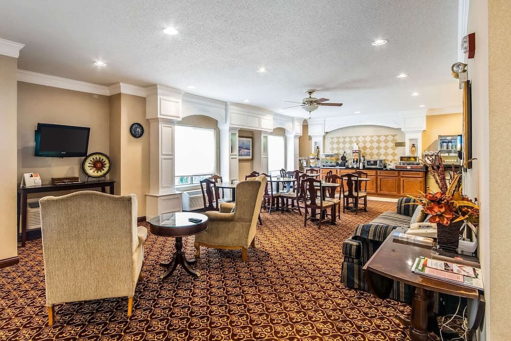 Quality Inn & Suites Evansville North gallery photo in Evansville, IN — image 11