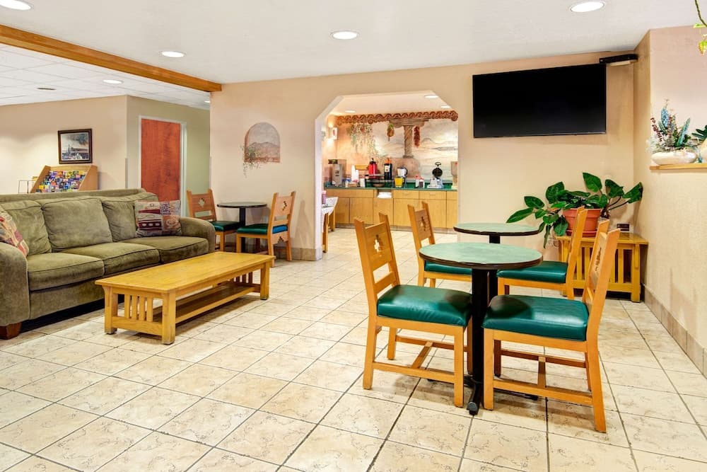 Microtel Inn & Suites by Wyndham Albuquerque West interior in Albuquerque, NM — gallery photo 2