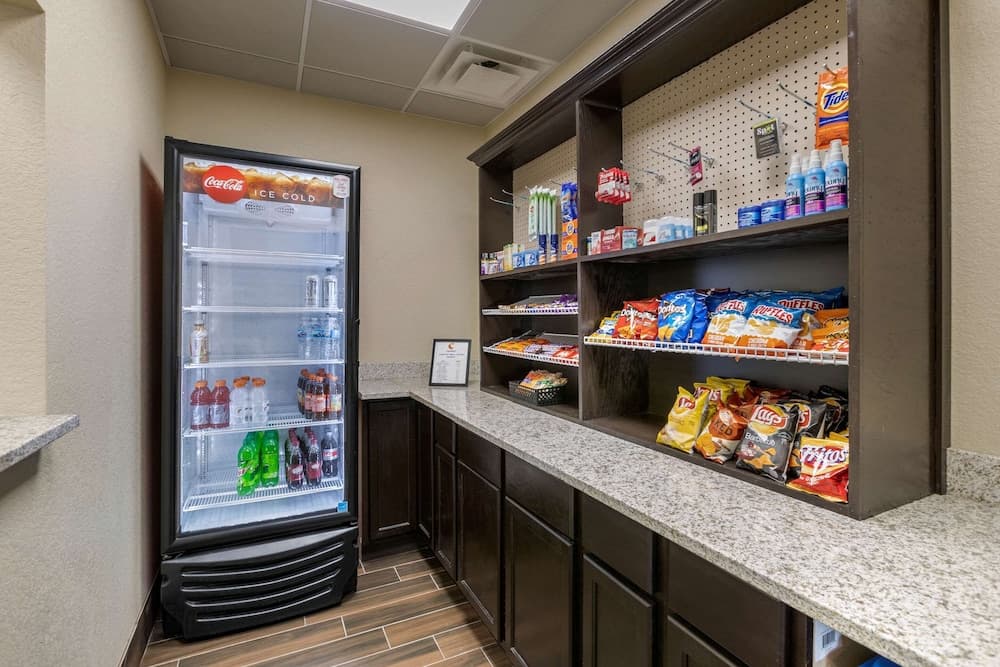 Comfort Inn & Suites Cedar Rapids CID Eastern Iowa Airport gallery photo in Cedar Rapids, IA — image 53